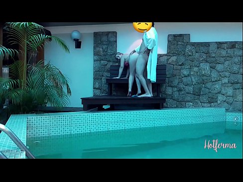 ❤️ Bulla ancillam ad piscinam invitat, sed fervido resistere non potuit Porno  at porn la.hentaizm.ru